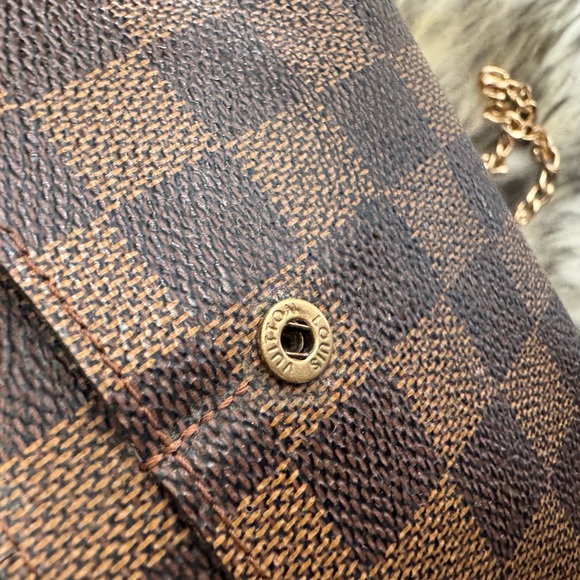 Louis Vuitton damier 
Vintage Sarah Wallet converted Crossbody - Picture 10 of 15